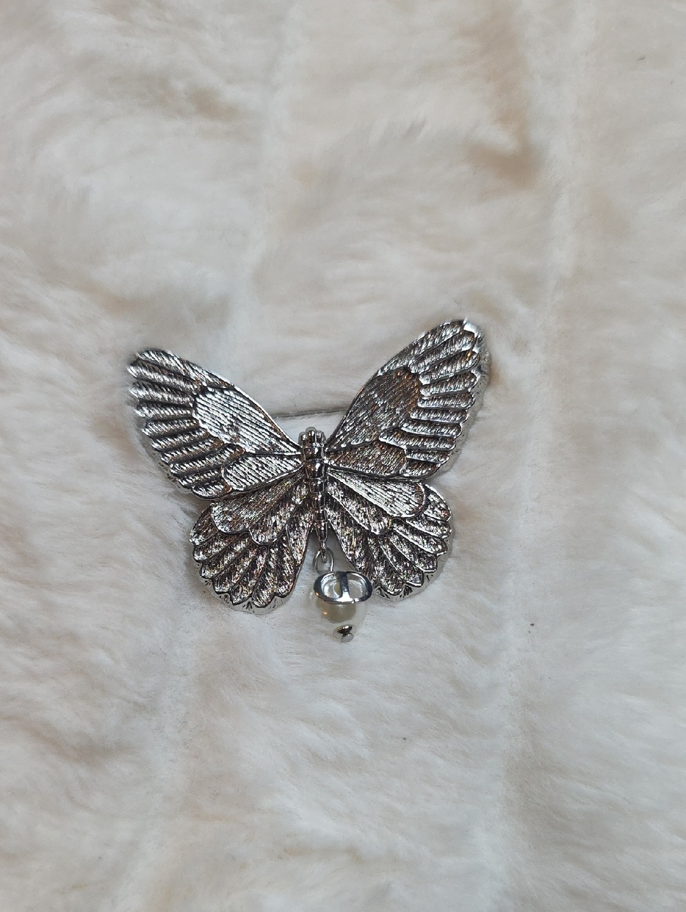 Fashion Silver Butterfly Brooch with Pearl Drop